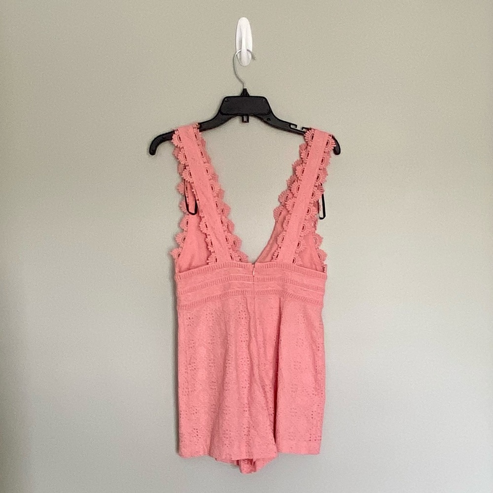 NWT Forever 21 pink eyelet romper plunging lined M - Picture 5 of 5